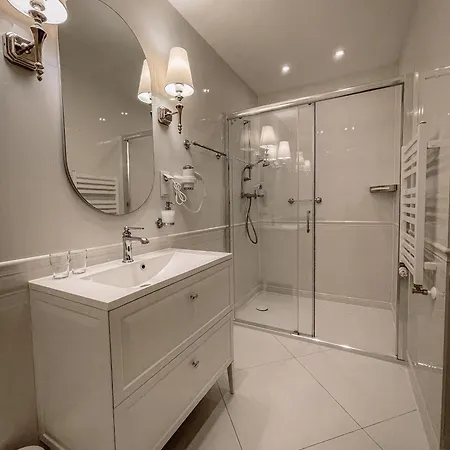 Zamek Bed & Breakfast 4*